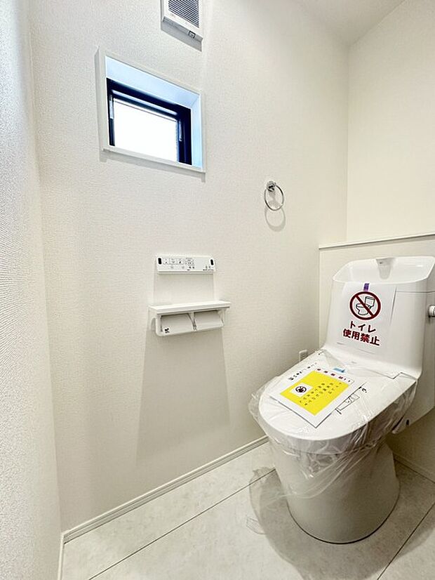 トイレは2か所ございますので、朝の込み合う時間帯も安心です! 来客時にも気兼ねなくご使用いただけます。