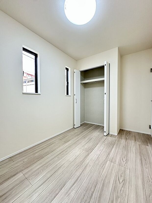 広すぎないスペース。 お子様のお部屋や書斎など、新居での生活の夢が膨らみますね!