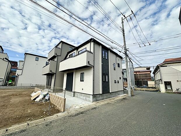建物完成しました! 閑静な住宅地で小さなお子様がいるご家族にも安心。 住宅地で叶える穏やかな新生活が待ってます。 是非、現地ご内見ください!