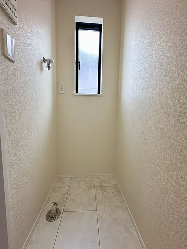 洗濯機置き場も広めのスペースを確保しております!是非、現地にてスペースを確認してみてください!