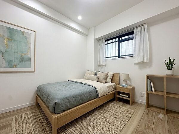 寝室は明るい空間となっています！子供部屋にも良さそうですね！ ※家具はイメージです