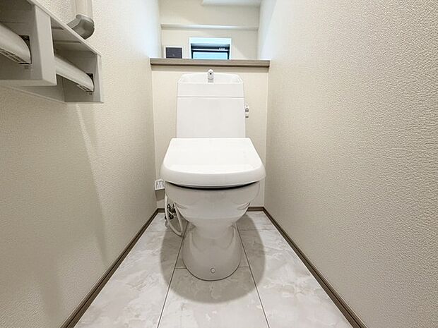 トイレは2か所ございますので、朝の込み合う時間帯も安心です! 来客時にも気兼ねなくご使用いただけます。