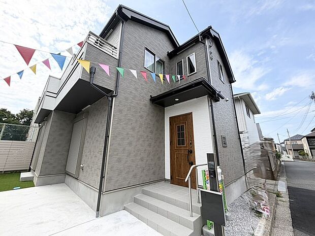 建物完成しました! 閑静な住宅地で小さなお子様がいるご家族にも安心。 住宅地で叶える穏やかな新生活が待ってます。 是非、現地ご内見ください!