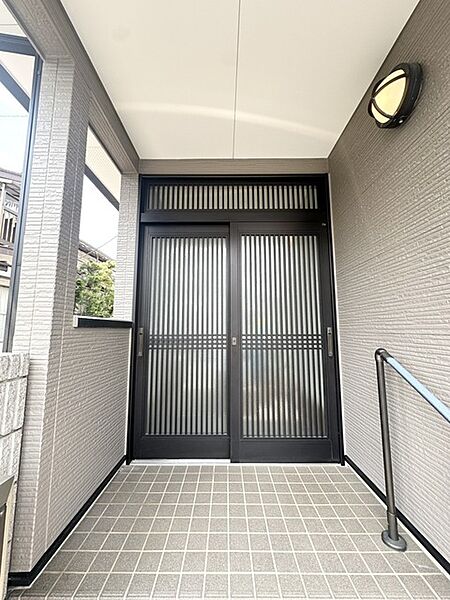 柔らかな照明の光が降り注ぐ玄関スペース！
