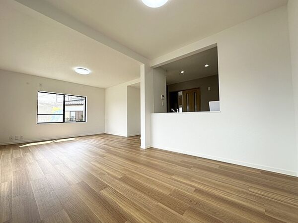 キッチンと統一感のある家具など設置し、お洒落な空間に！