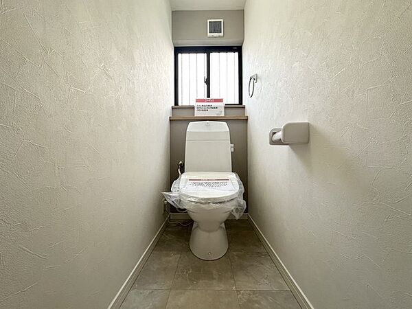 トイレは2か所ございますので、朝の込み合う時間帯も安心です！ 来客時にも気兼ねなくご使用いただけます。