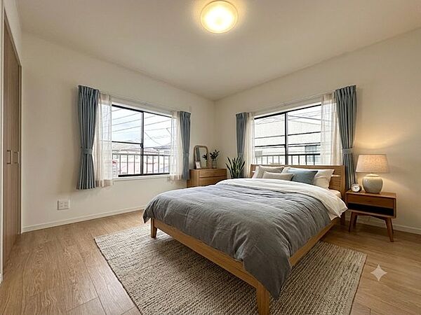 寝室は明るい空間となっています！子供部屋にも良さそうですね！ ※家具はイメージです