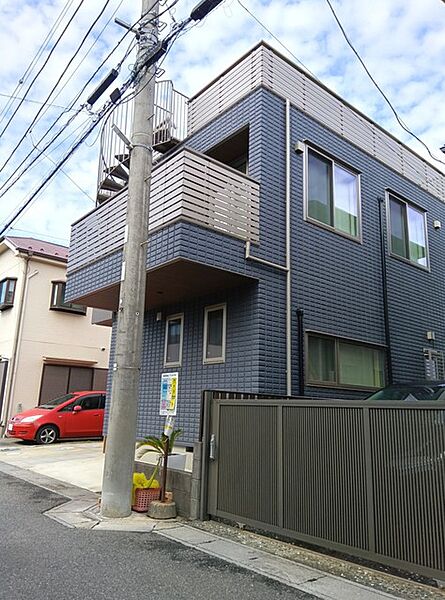 閑静な住宅地で小さなお子様がいるご家族にも安心。 住宅地で叶える穏やかな新生活が待ってます。 是非、現地ご内見ください！