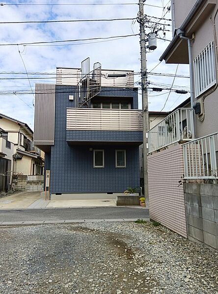 閑静な住宅地で小さなお子様がいるご家族にも安心。 住宅地で叶える穏やかな新生活が待ってます。 是非、現地ご内見ください！