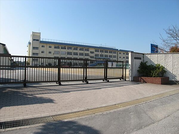 下貝塚中学校（1400m）