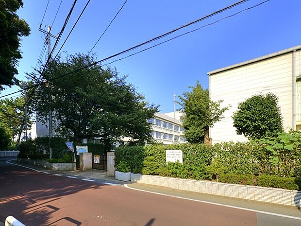 八栄小学校（299m）