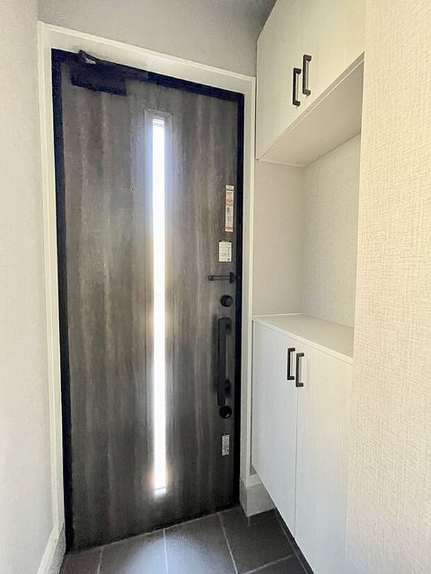 大型の下駄箱収納でお気に入りの靴もたっぷり収納できますね!