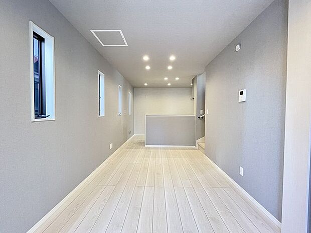 落ち着いた雰囲気に包まれて、伸びやかな空間の中で、ゆったりと家族団らんのひとときを過ごせます。