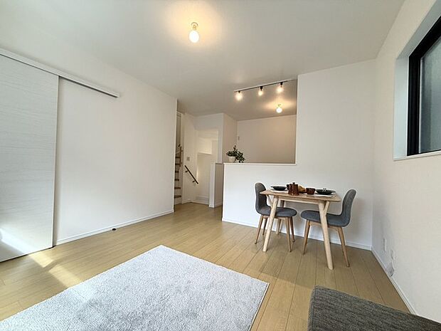 広々としたLDKは、家具のレイアウトも自由自在です。 素敵なインテリアに囲まれた、自分好みの空間を。