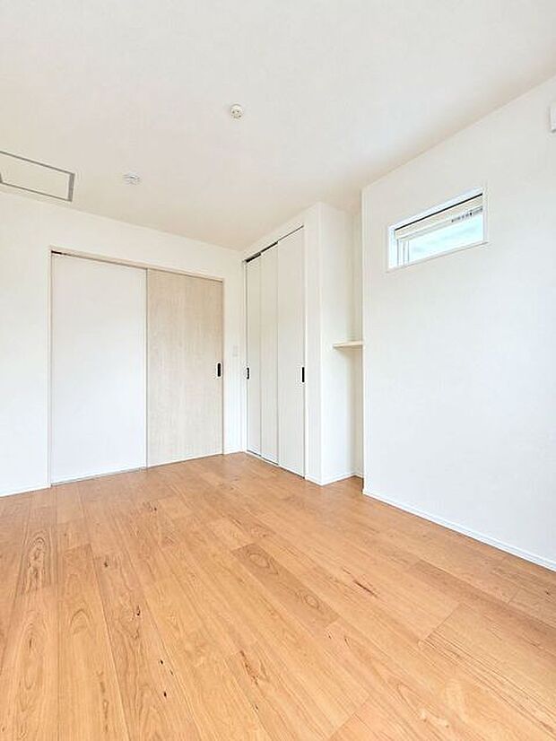 寝室は明るい空間となっています!子供部屋にも良さそうですね!