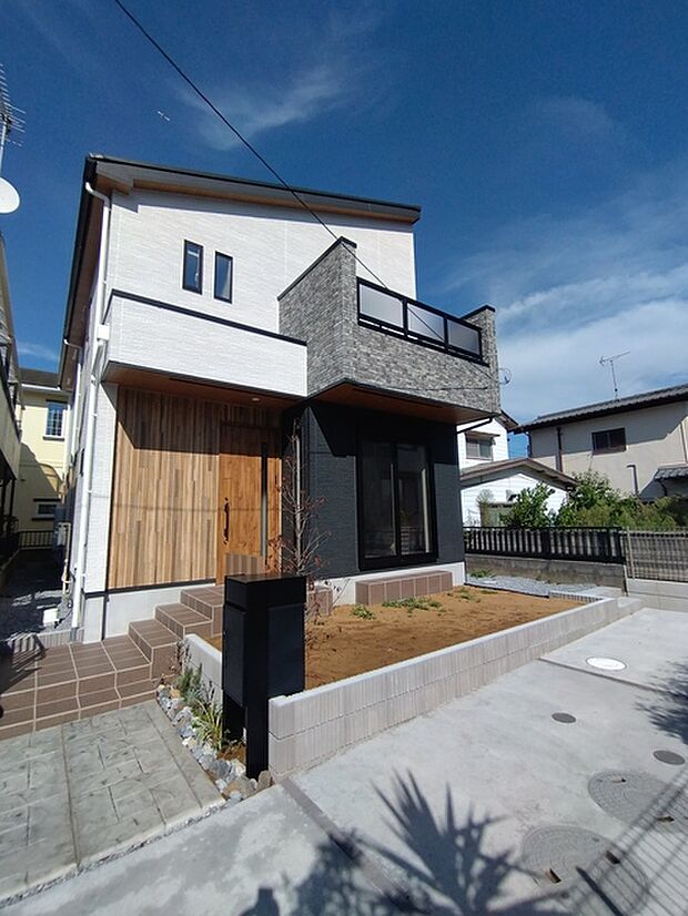 ※.外観施工例(実際とは設備仕様間取りなどが異なる場合がございますのでお近くのモデルルームにご案内致します。)