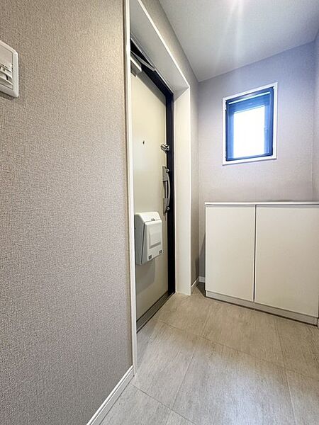 大型の下駄箱収納でお気に入りの靴もたっぷり収納できますね！