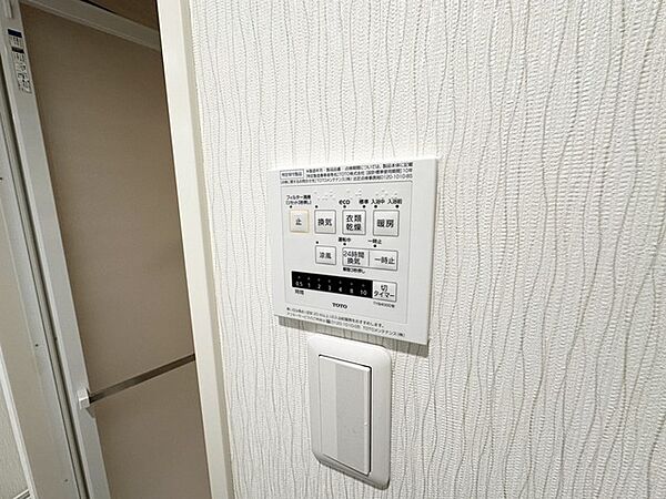 カビの発生も抑制出来ます！また暖房・涼風機能も付いているので冬はいつでも暖かく、夏は涼しく、雨の日でも洗濯物が乾くのも良いですよね！梅雨の時期など重宝します。