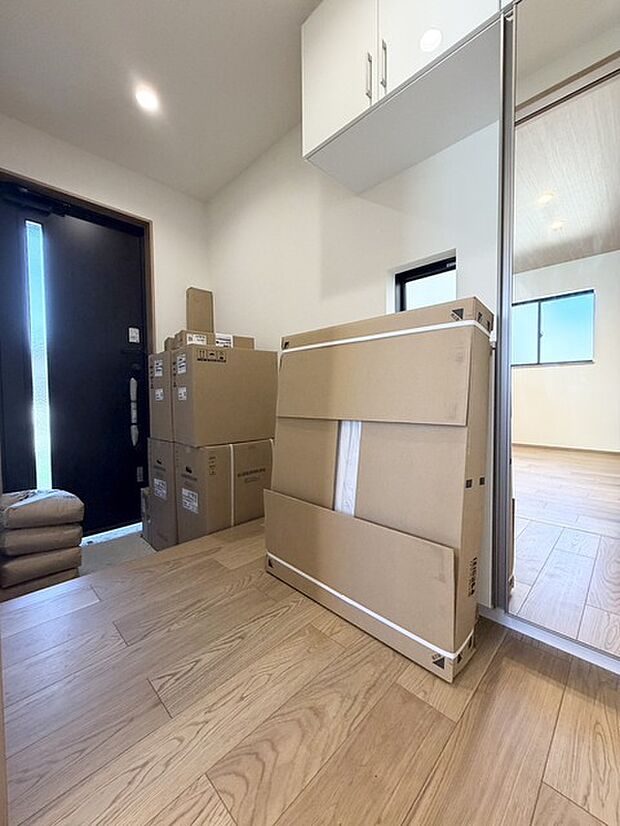 大型の下駄箱収納でお気に入りの靴もたっぷり収納できますね! (未完成)