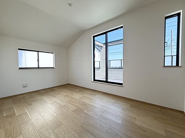 寝室は明るい空間となっています!子供部屋にも良さそうですね!