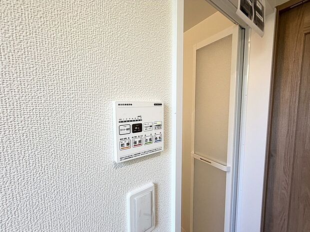カビの発生も抑制出来ます！また暖房・涼風機能も付いているので冬はいつでも暖かく、夏は涼しく、雨の日でも洗濯物が乾くのも良いですよね！梅雨の時期など重宝します。 