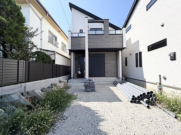 建物完成しました！ 閑静な住宅地で小さなお子様がいるご家族にも安心。 住宅地で叶える穏やかな新生活が待ってます。 是非、現地ご内見ください！ 