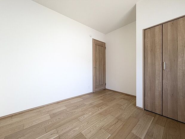 洋室は明るい空間となっています！子供部屋にも良さそうですね！ 