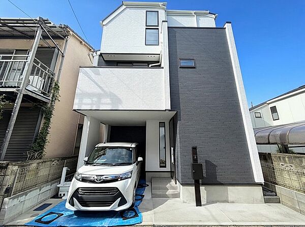 建物完成しました！ 閑静な住宅地で小さなお子様がいるご家族にも安心。 住宅地で叶える穏やかな新生活が待ってます。 是非、現地ご内見ください！