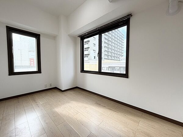 洋室は明るい空間となっています！子供部屋にも良さそうですね！