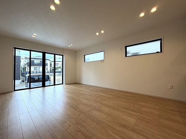 キッチンと統一感のある家具など設置し、お洒落な空間に!