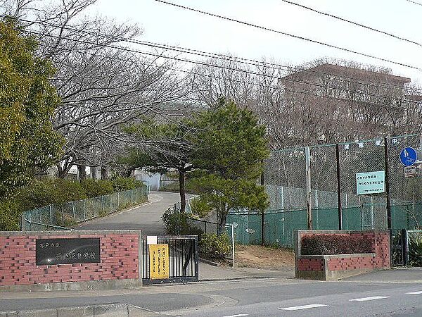河原塚中学校（720m）
