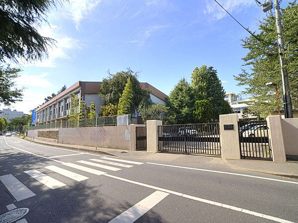 第一中学校（930m）