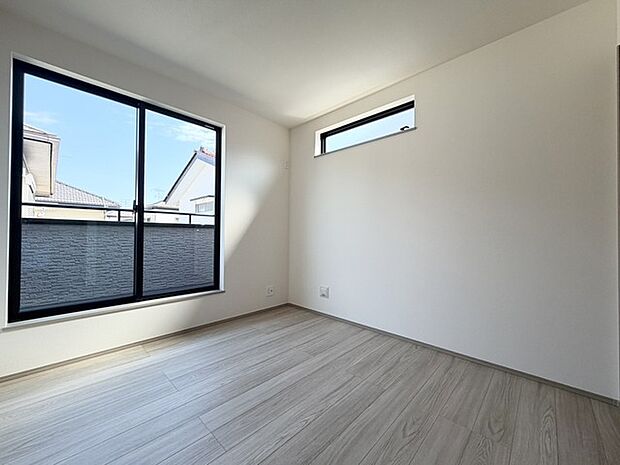 洋室は明るい空間となっています！子供部屋にも良さそうですね！ 