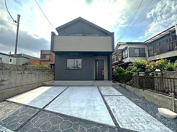 建物完成しました！ 閑静な住宅地で小さなお子様がいるご家族にも安心。 住宅地で叶える穏やかな新生活が待ってます。 是非、現地ご内見ください！ 