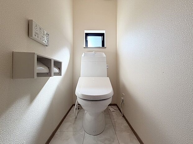 トイレは2か所ございますので、朝の込み合う時間帯も安心です! 来客時にも気兼ねなくご使用いただけます。