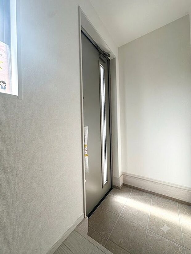 大型の下駄箱収納でお気に入りの靴もたっぷり収納できますね!