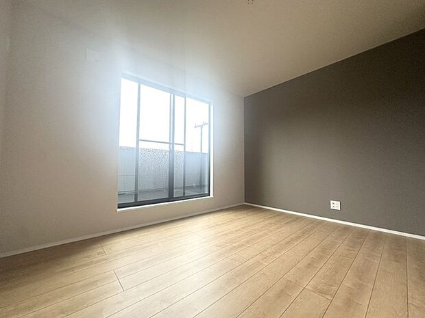 洋室は明るい空間となっています！子供部屋にも良さそうですね！ 