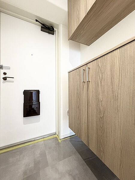 大型の下駄箱収納でお気に入りの靴もたっぷり収納できますね！