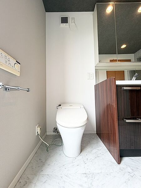 2Ｆトイレはタンクレスで見た目もスッキリお洒落です！