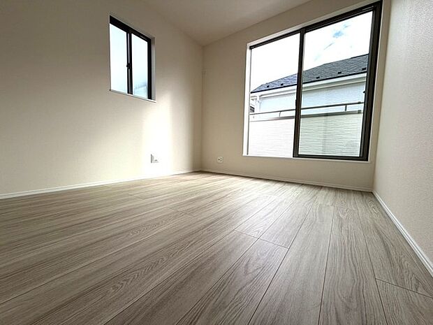 寝室は明るい空間となっています！子供部屋にも良さそうですね！ 