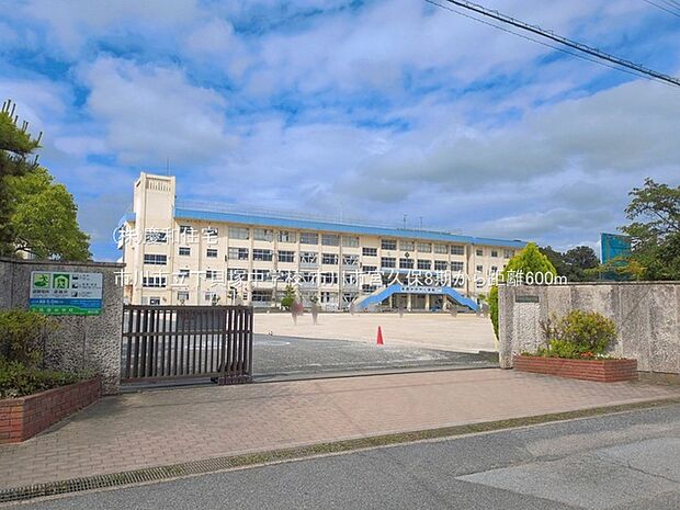 市川市立下貝塚中学校(600m)