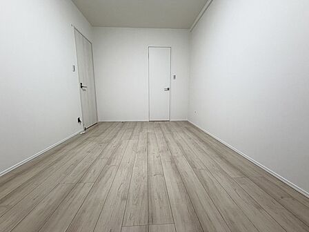 洋室は明るい空間となっています!子供部屋にも良さそうですね!