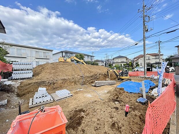 新規分譲地につき現在建築中です! 完成が楽しみですね! 同仕様の完成現場をご案内出来ますので、お気軽にお問い合わせください!