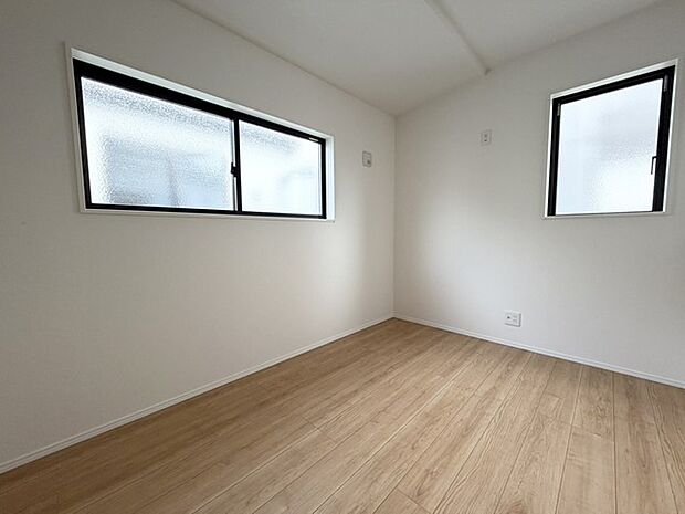 寝室は明るい空間となっています!子供部屋にも良さそうですね!
