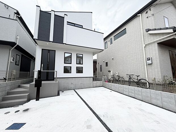 建物完成しました！ 閑静な住宅地で小さなお子様がいるご家族にも安心。 住宅地で叶える穏やかな新生活が待ってます。 是非、現地ご内見ください！ 