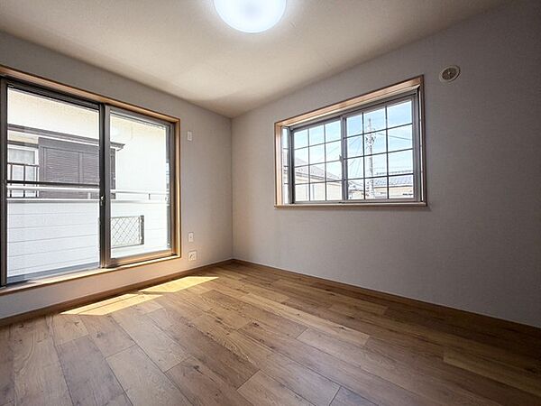 寝室は明るい空間となっています！子供部屋にも良さそうですね！