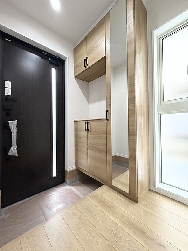 大型の下駄箱収納でお気に入りの靴もたっぷり収納できますね!