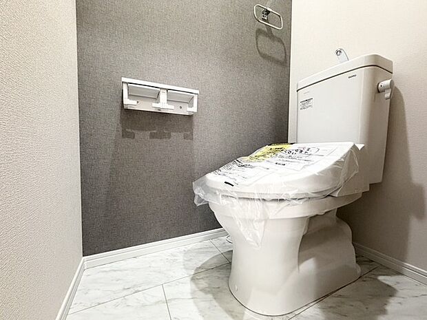 トイレは2か所ございますので、朝の込み合う時間帯も安心です! 来客時にも気兼ねなくご使用いただけます。