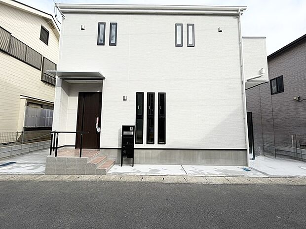 建物完成しました! 閑静な住宅地で小さなお子様がいるご家族にも安心。 住宅地で叶える穏やかな新生活が待ってます。 是非、現地ご内見ください!