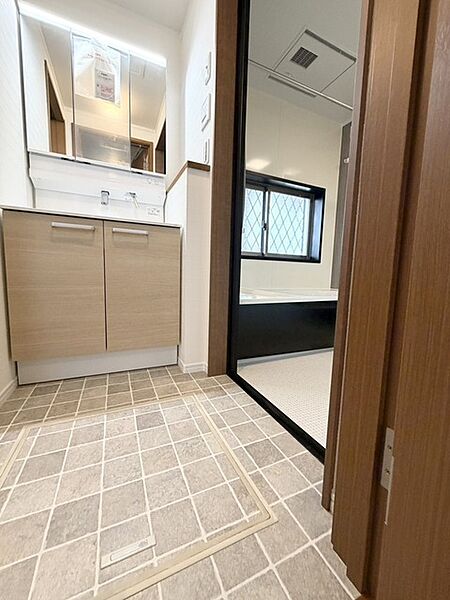 普段は人目につかないスペースにもこだわりを。 使用頻度の高い場所だからこそ便利な空間に。多人数での使用も考えた便利な空間です。